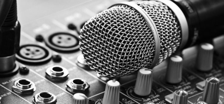 Vlastní audio program na pozadí vysílání